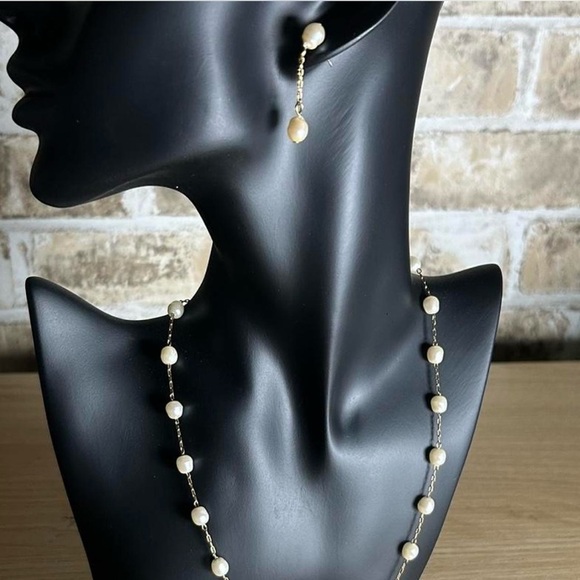 Avon Vintage pearlesque illusion Gold Necklace and earring set original box 90s - Picture 8 of 8